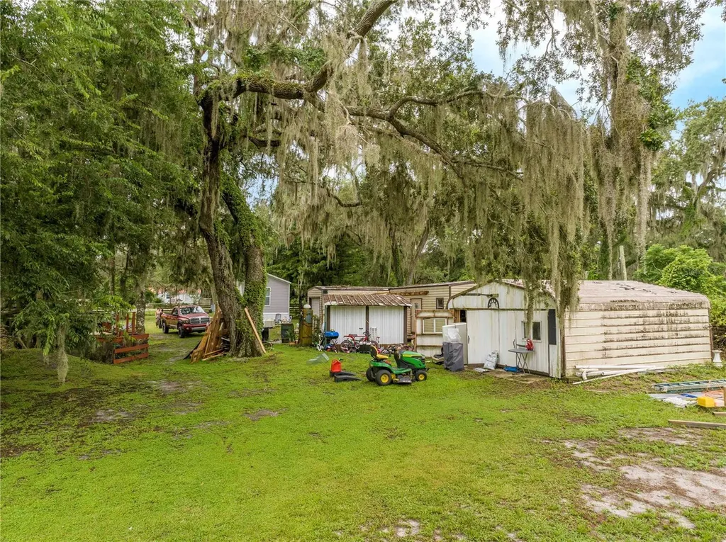36720 Emeralda Island Road Leesburg FL 34788