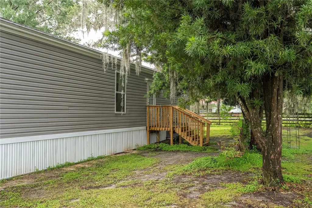 36720 Emeralda Island Road Leesburg FL 34788