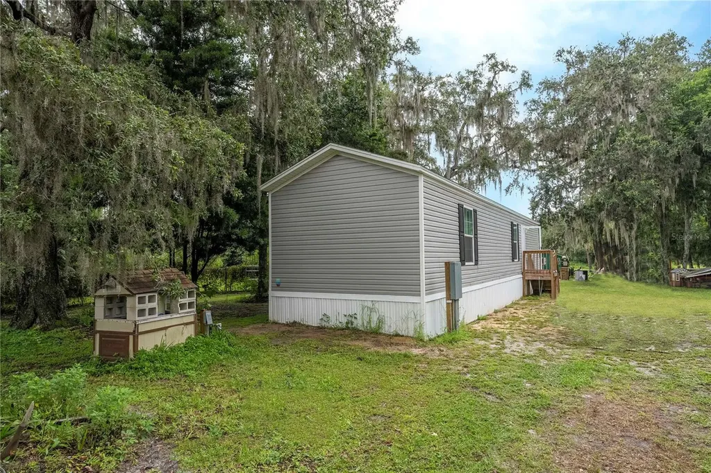 36720 Emeralda Island Road Leesburg FL 34788