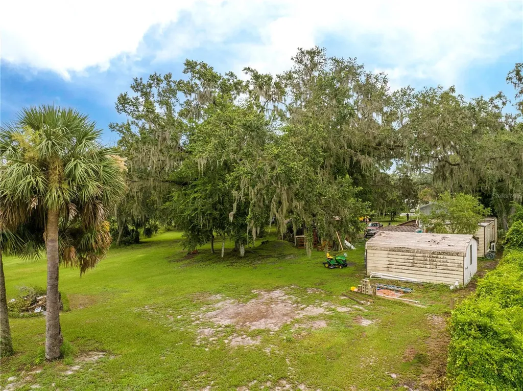 36720 Emeralda Island Road Leesburg FL 34788