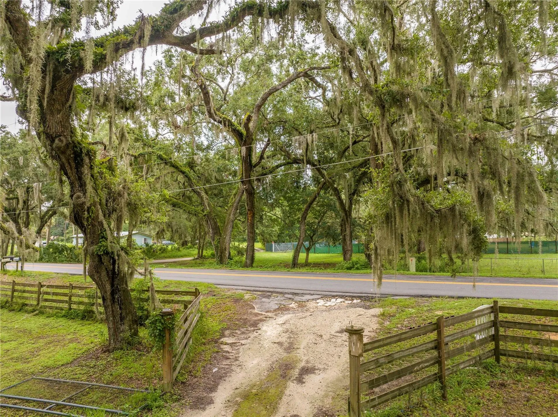 36720 Emeralda Island Road Leesburg FL 34788