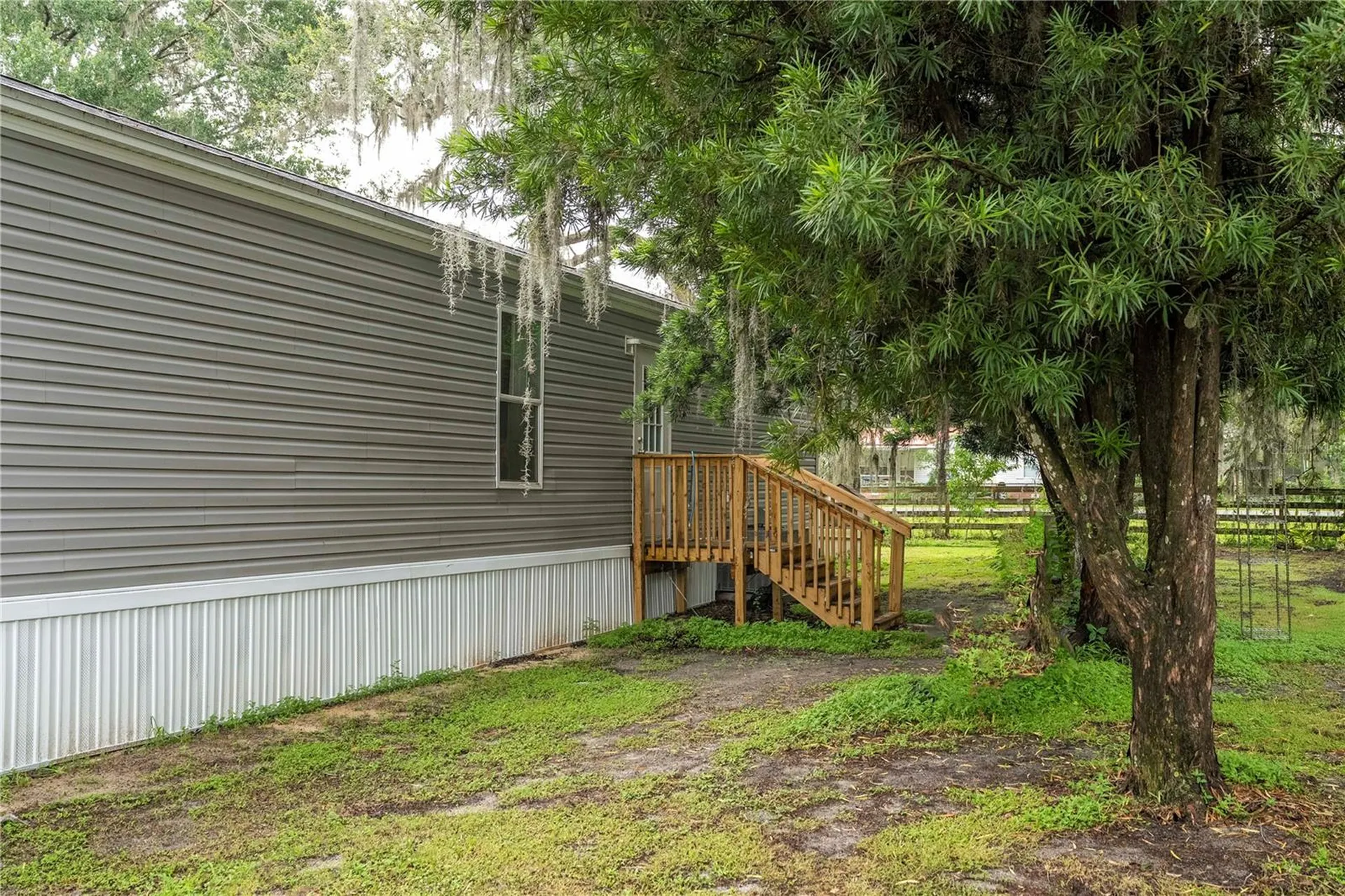 36720 Emeralda Island Road Leesburg FL 34788