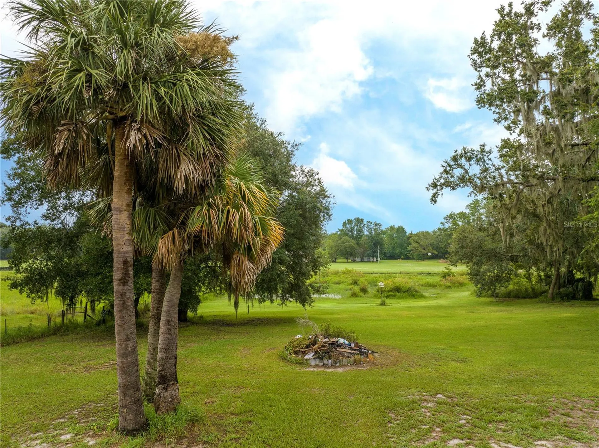 36720 Emeralda Island Road Leesburg FL 34788