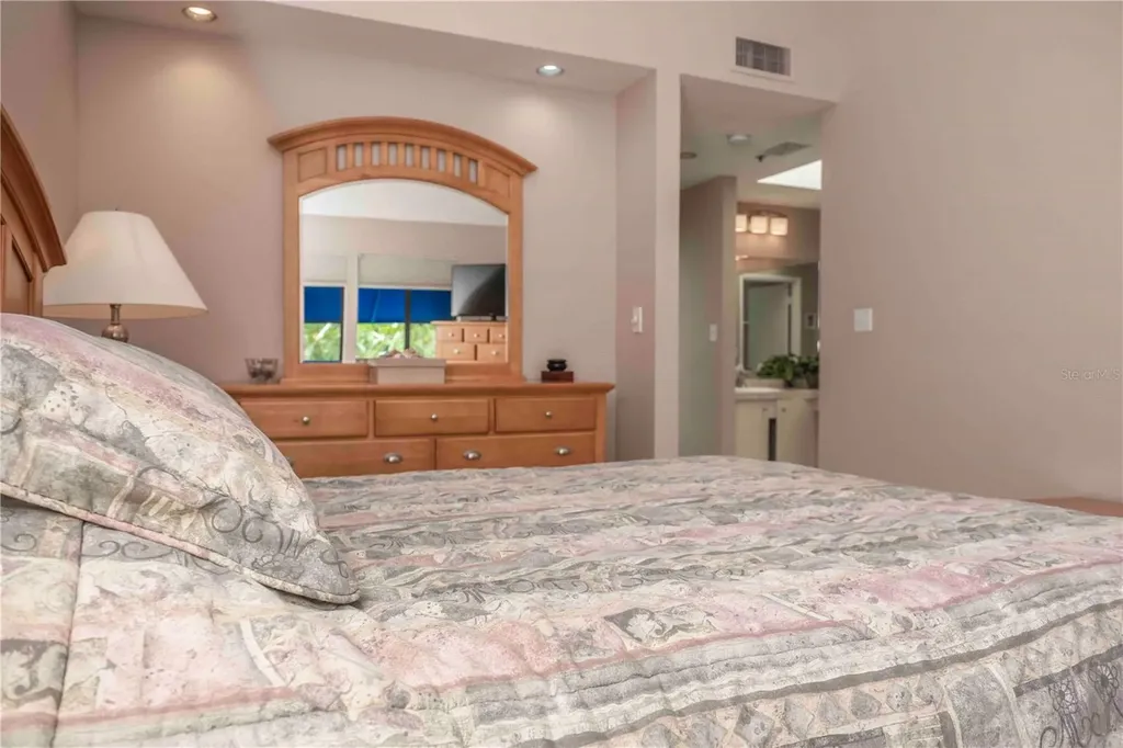 1922 Harbourside Drive Longboat Key FL 34228