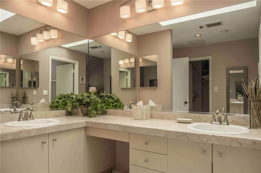 1922 Harbourside Drive Longboat Key FL 34228