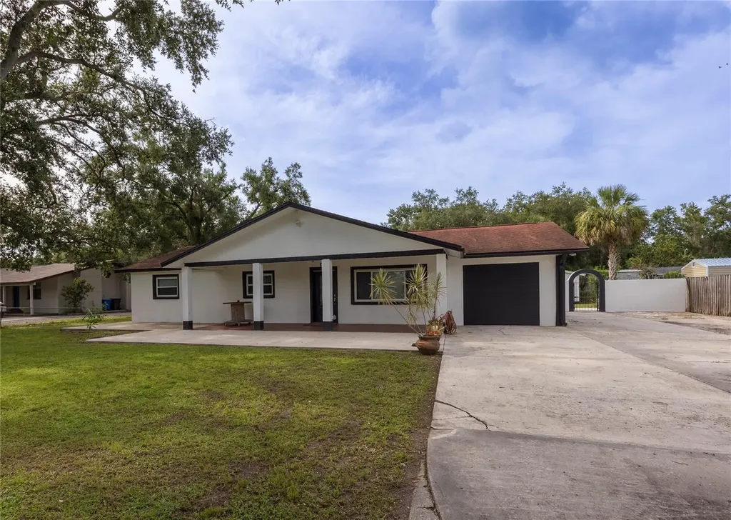 5712 S 20th Avenue S Tampa FL 33619