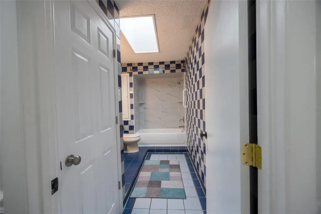 5712 S 20th Avenue S Tampa FL 33619