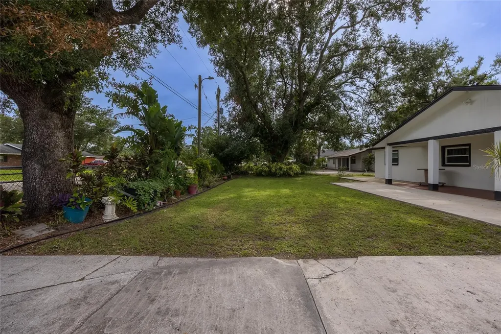 5712 S 20th Avenue S Tampa FL 33619