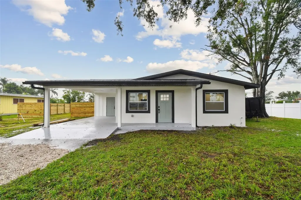 824 15th Avenue Drive E Palmetto FL 34221