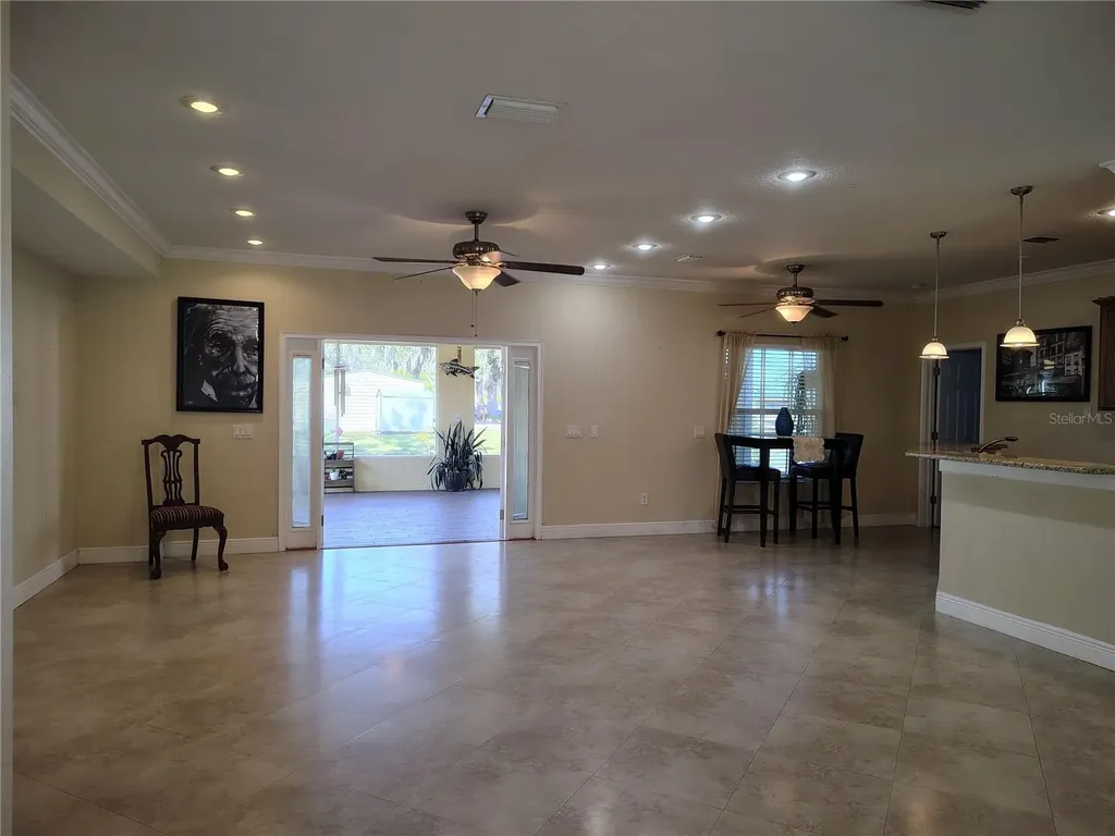 876 Cr 467 Lake Panasoffkee FL 33538