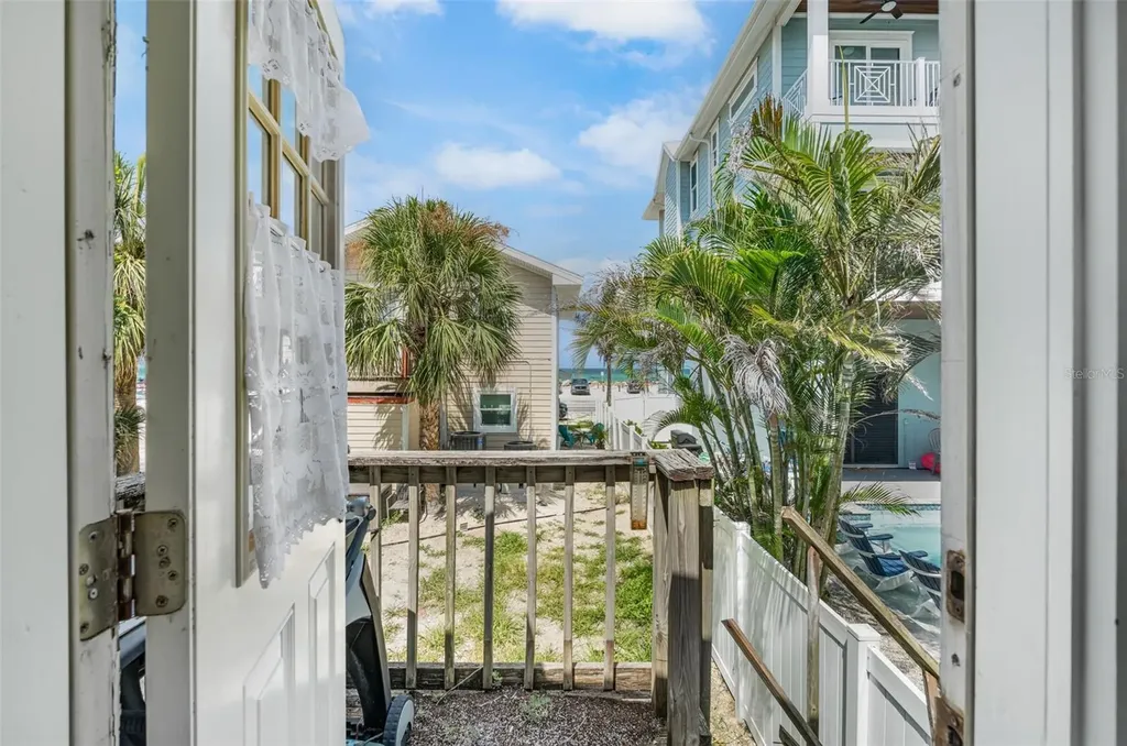 104 10th Street S Bradenton Beach FL 34217