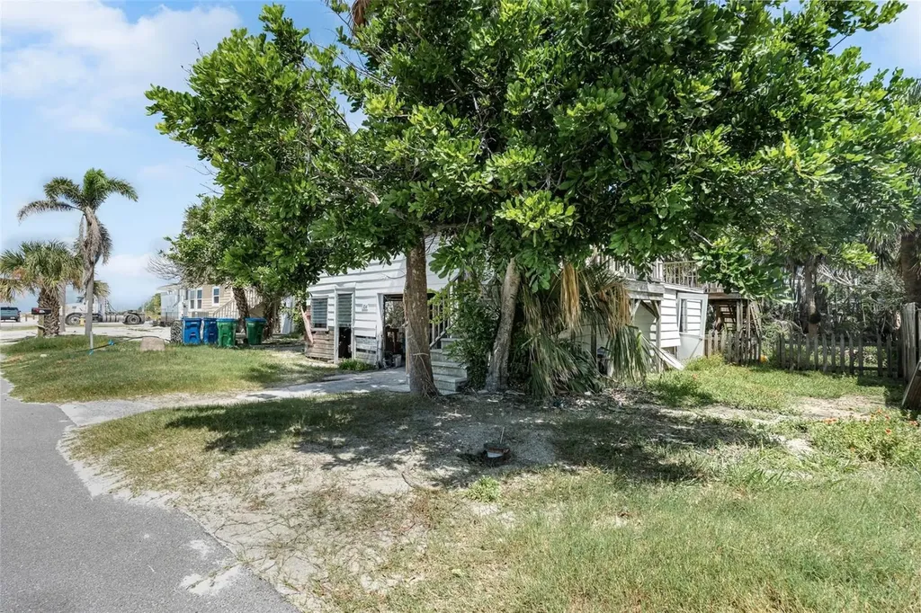 104 10th Street S Bradenton Beach FL 34217