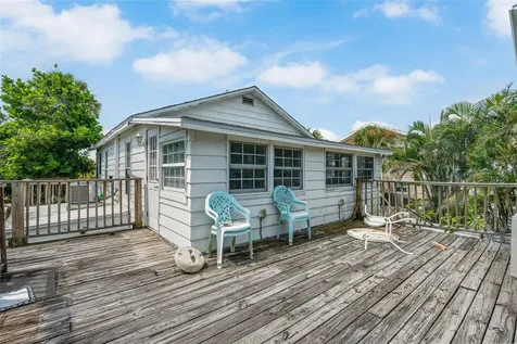 104 10th Street S Bradenton Beach FL 34217