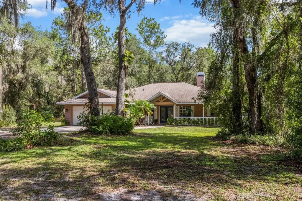 2426 W Sumter Avenue Lake Panasoffkee FL 33538