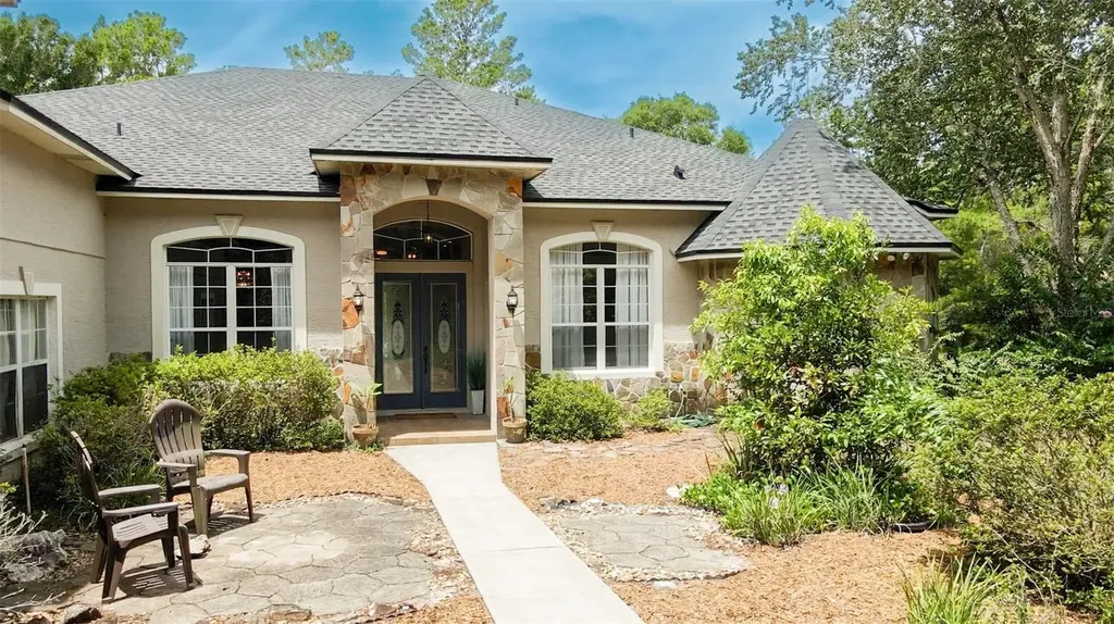 700 Valley Stream Drive Geneva FL 32732