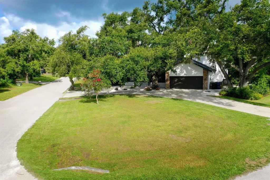 4074 Redbird Circle Sarasota FL 34231