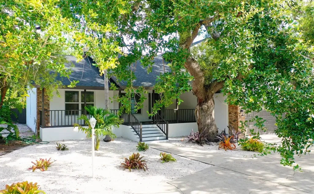 4074 Redbird Circle Sarasota FL 34231
