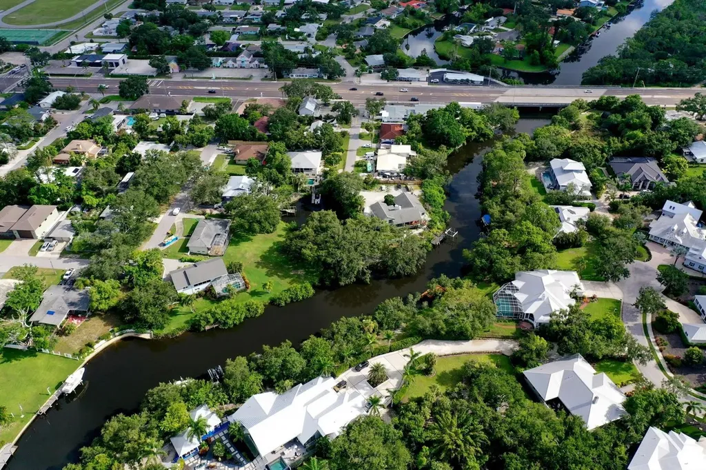 4074 Redbird Circle Sarasota FL 34231