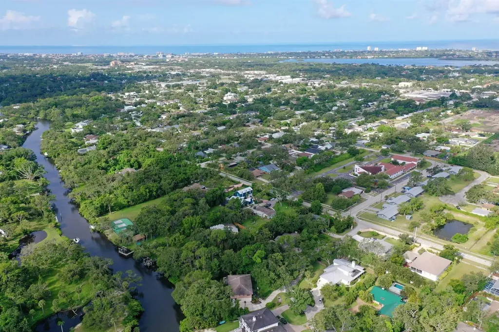 4074 Redbird Circle Sarasota FL 34231