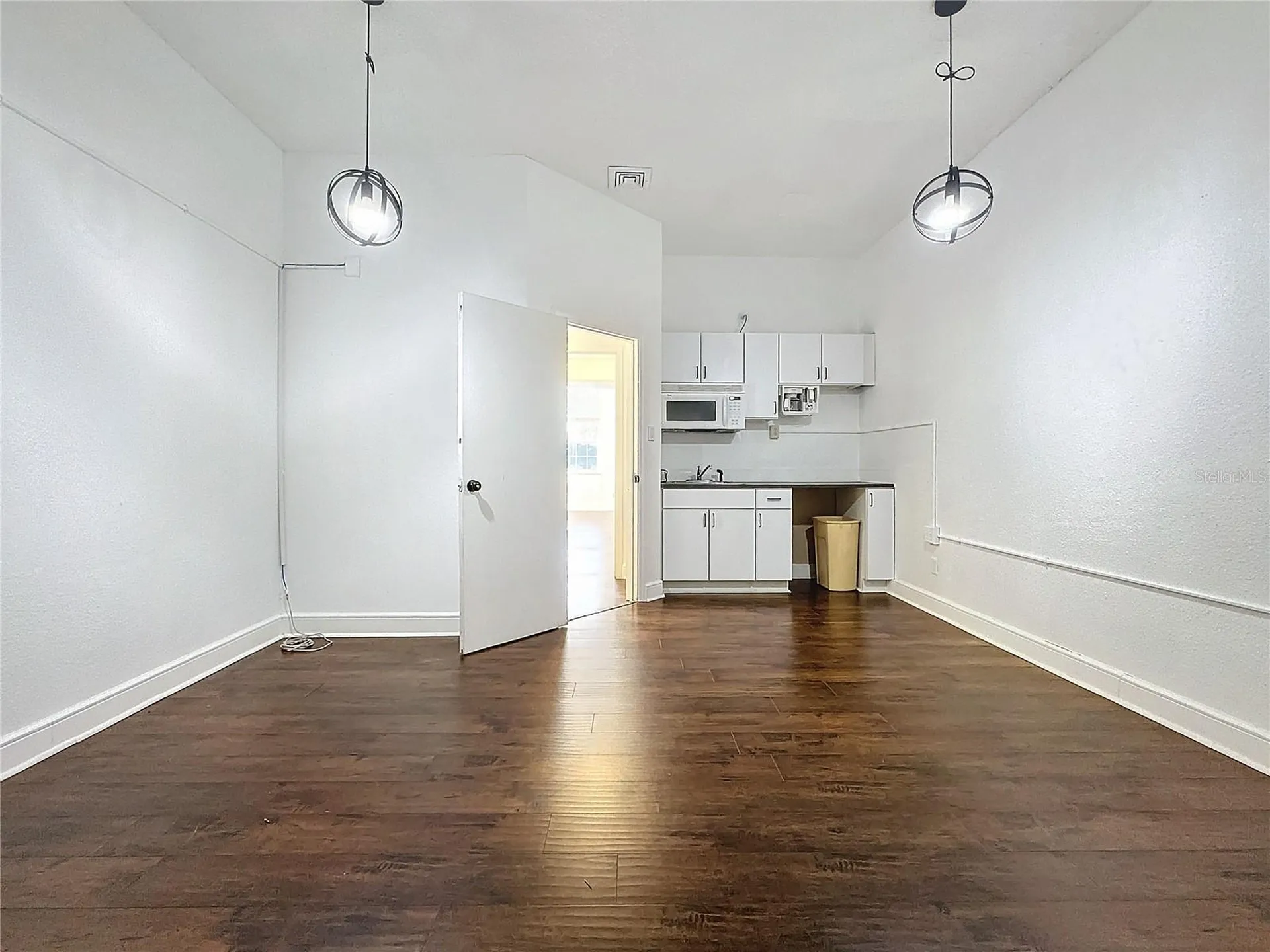 22 W Monument Avenue Kissimmee FL 34741