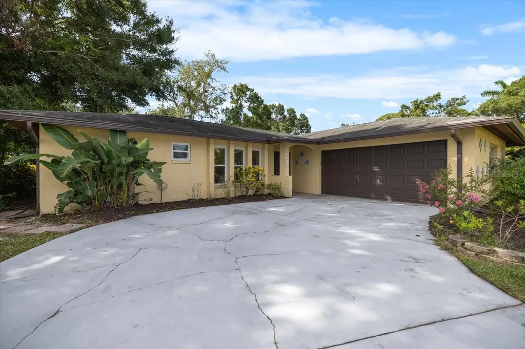 2517 Amanda Drive Sarasota FL 34232