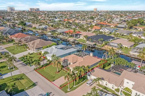 5212 SW 8th Court Cape Coral FL 33914