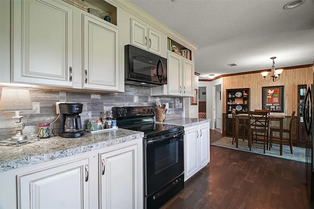 2551 Cayman Circle Zellwood FL 32798