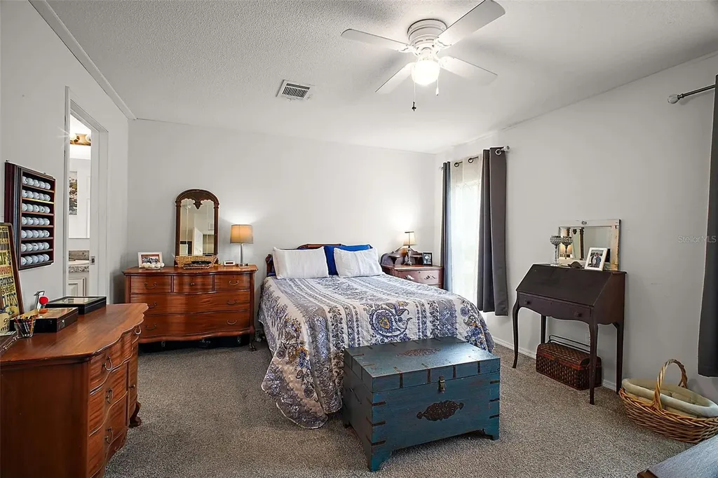 2551 Cayman Circle Zellwood FL 32798