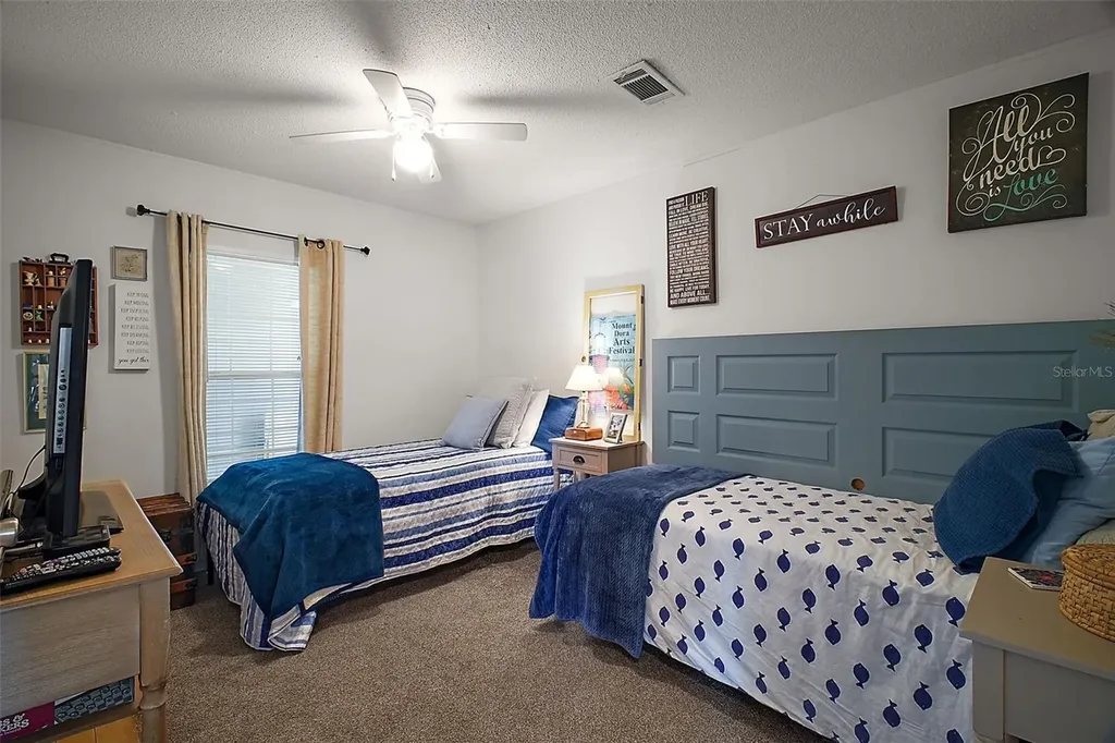 2551 Cayman Circle Zellwood FL 32798