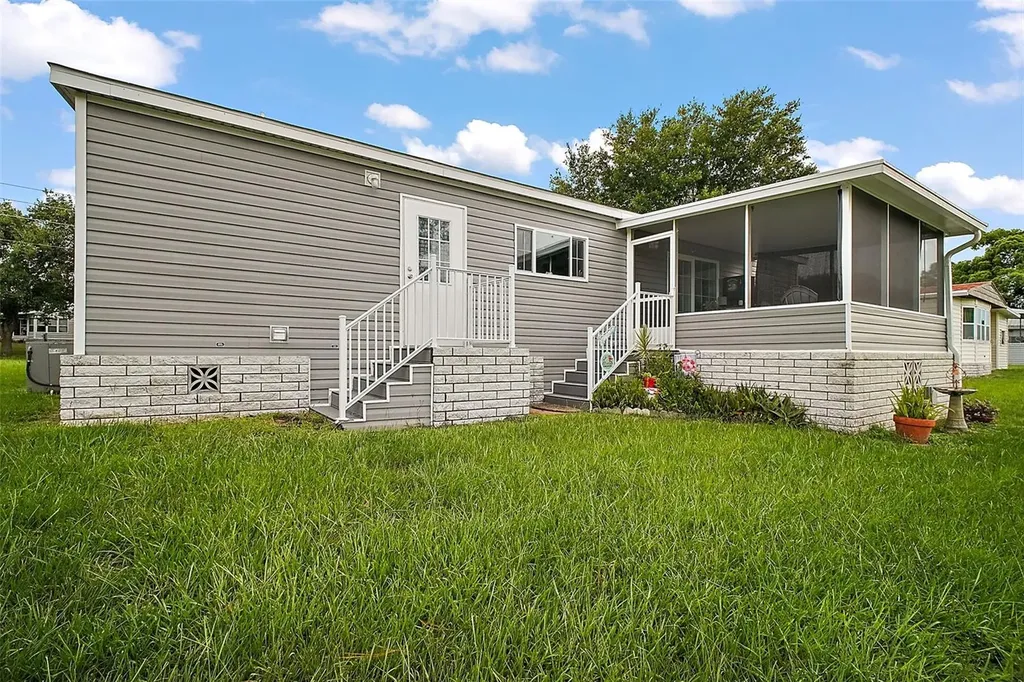 2551 Cayman Circle Zellwood FL 32798