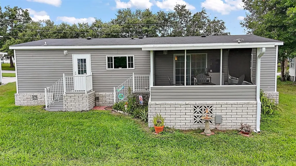 2551 Cayman Circle Zellwood FL 32798