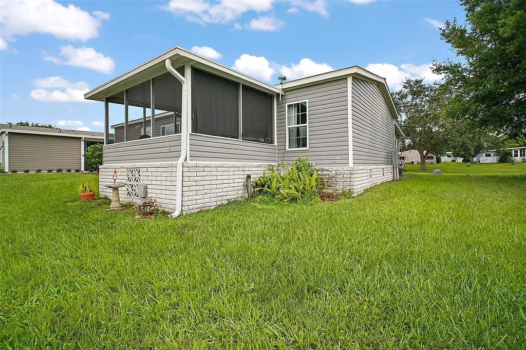 2551 Cayman Circle Zellwood FL 32798