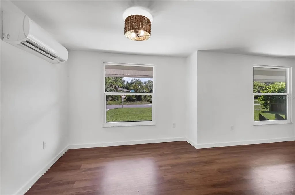 2004 52nd Avenue W Bradenton FL 34207