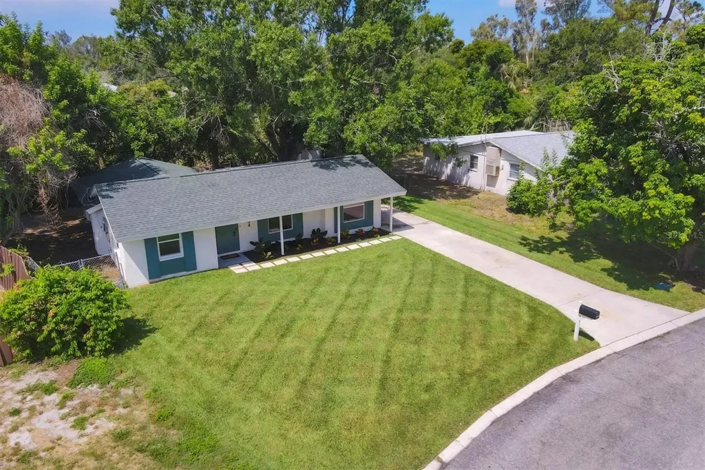 2004 52nd Avenue W Bradenton FL 34207