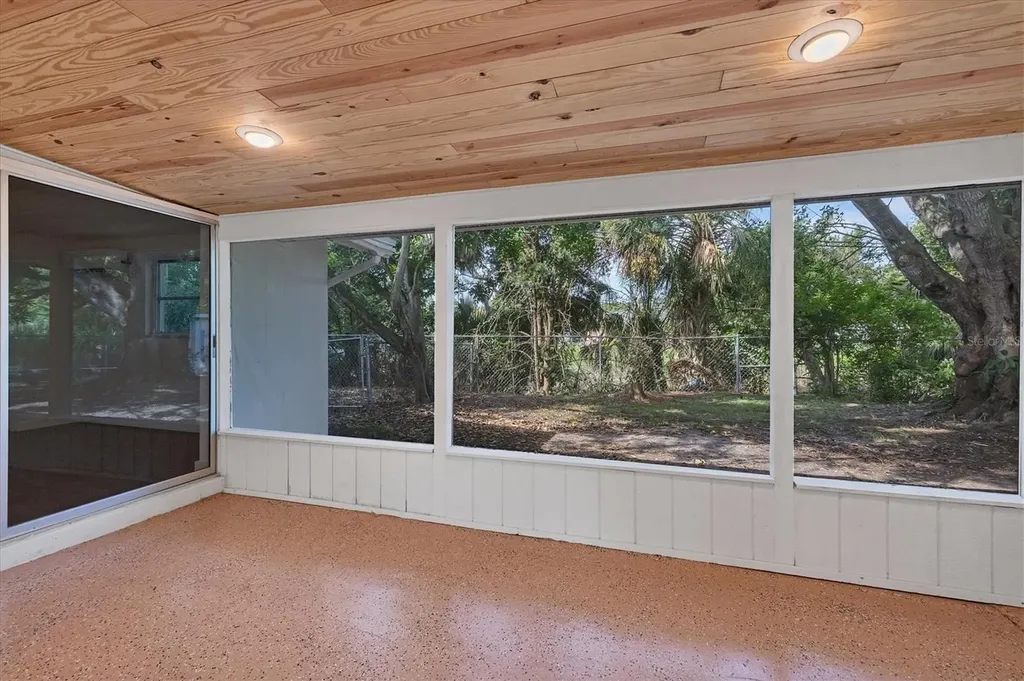 2004 52nd Avenue W Bradenton FL 34207