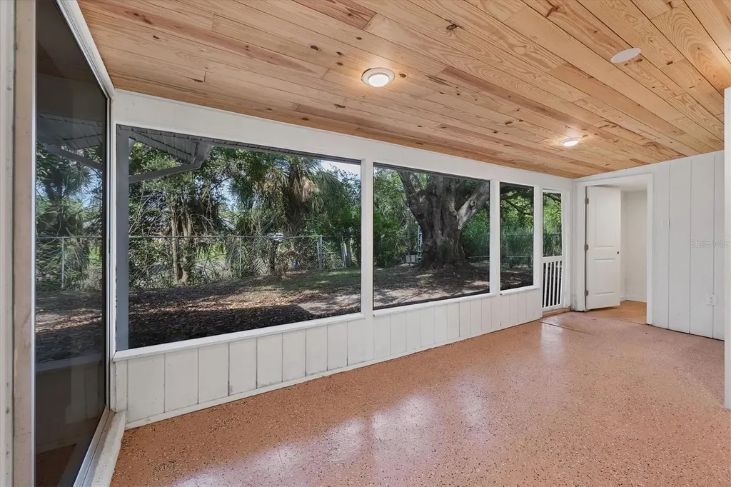 2004 52nd Avenue W Bradenton FL 34207