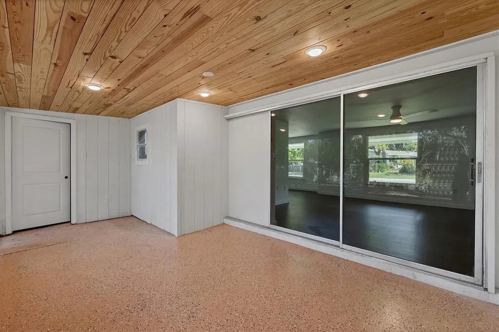 2004 52nd Avenue W Bradenton FL 34207