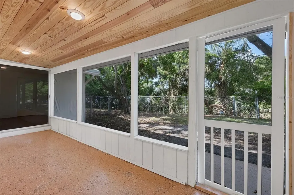 2004 52nd Avenue W Bradenton FL 34207