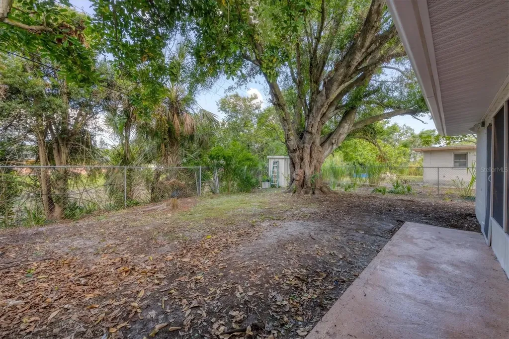 2004 52nd Avenue W Bradenton FL 34207