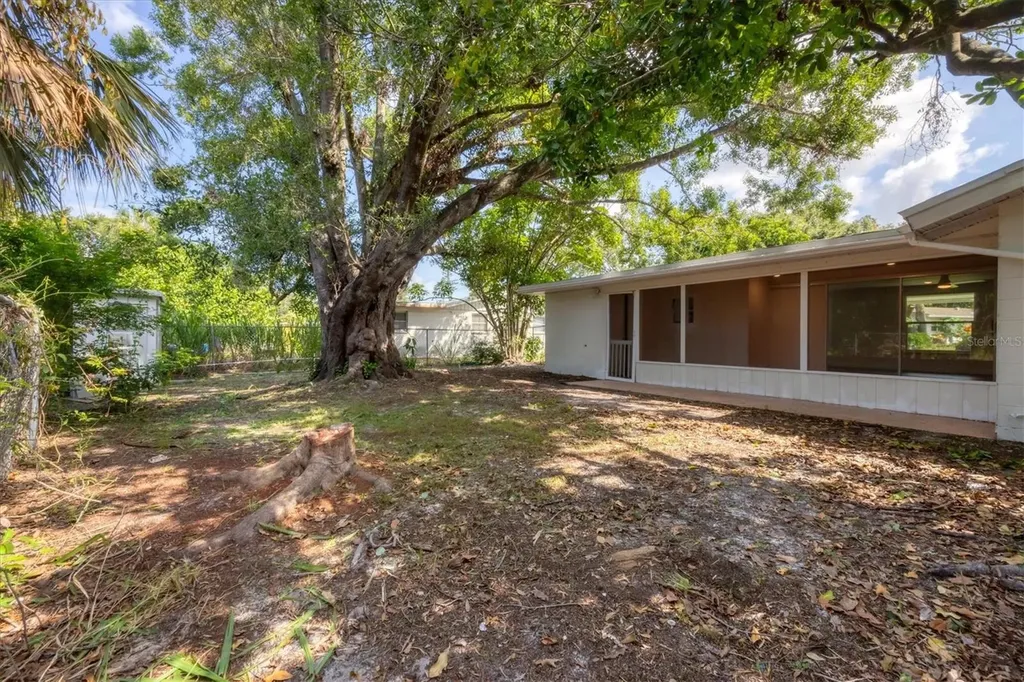 2004 52nd Avenue W Bradenton FL 34207