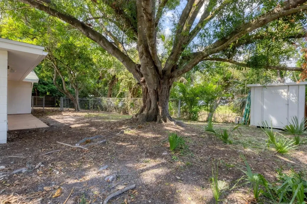 2004 52nd Avenue W Bradenton FL 34207