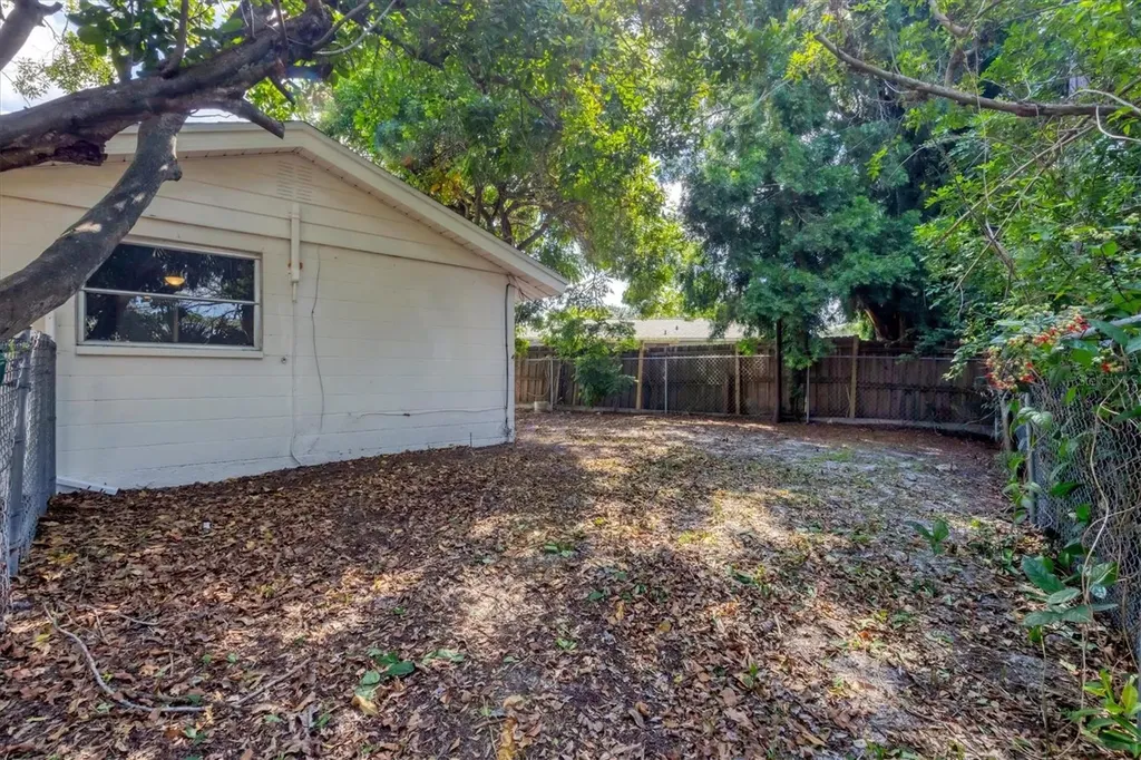 2004 52nd Avenue W Bradenton FL 34207
