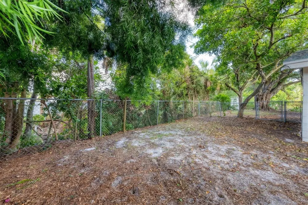 2004 52nd Avenue W Bradenton FL 34207