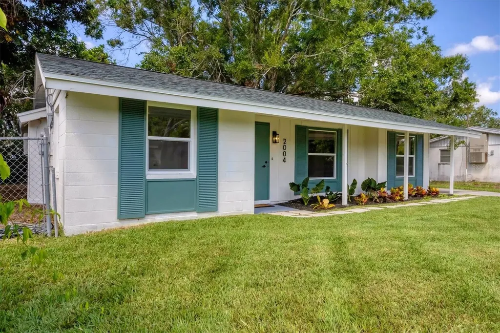 2004 52nd Avenue W Bradenton FL 34207