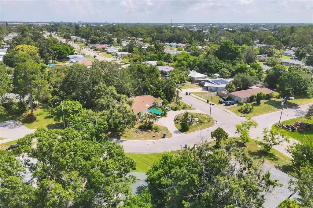 2004 52nd Avenue W Bradenton FL 34207
