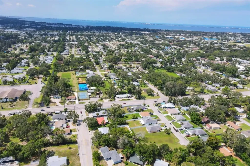 2004 52nd Avenue W Bradenton FL 34207