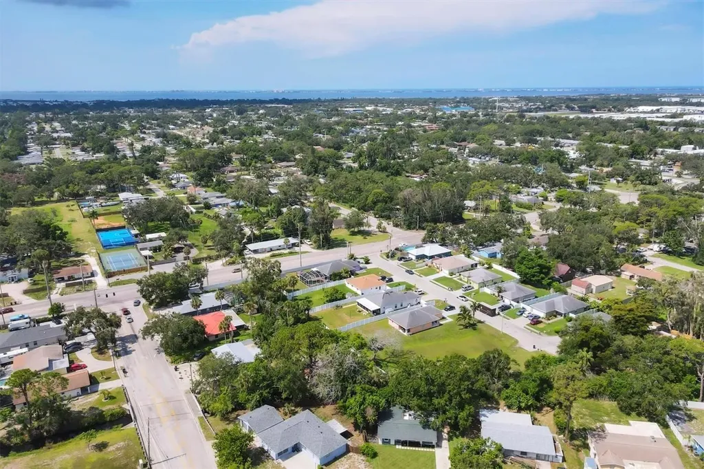 2004 52nd Avenue W Bradenton FL 34207
