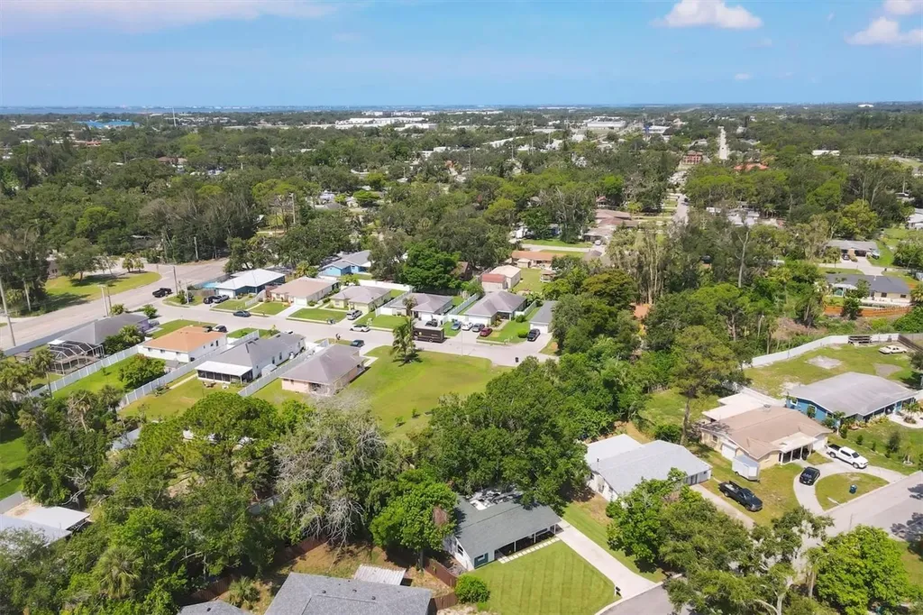2004 52nd Avenue W Bradenton FL 34207
