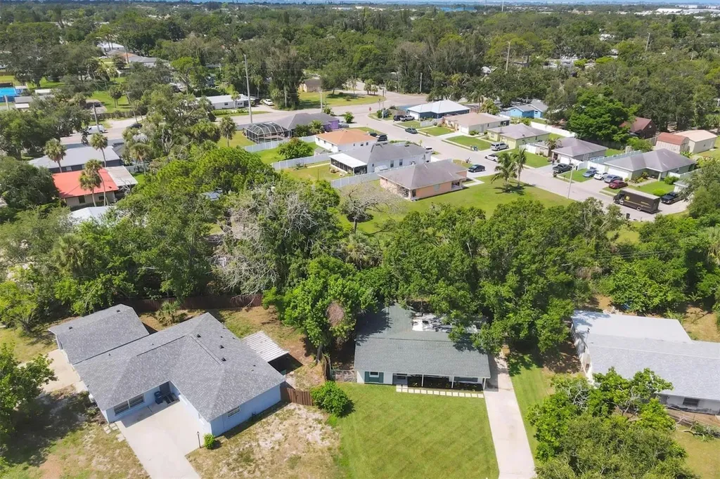 2004 52nd Avenue W Bradenton FL 34207