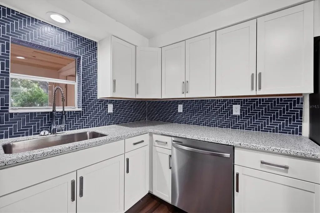 2004 52nd Avenue W Bradenton FL 34207